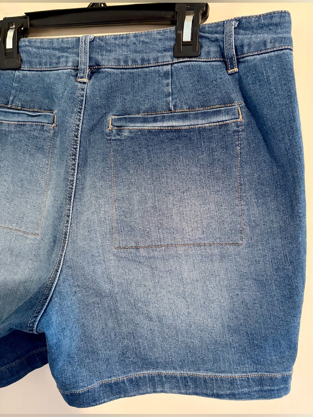 NWOT d. jeans Blue Women's Denim Shorts Mid Rise Stretchy w/ Pockets Sz 14 - Picture 10 of 11